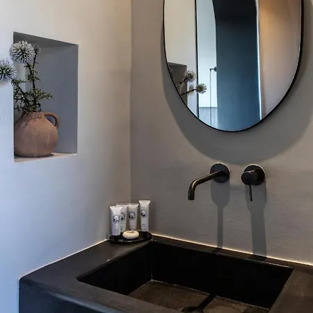 Nimbus Santorini Aparthotel